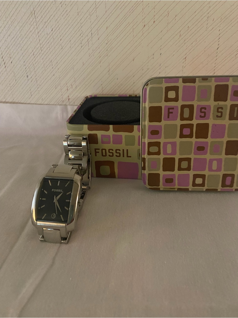 Fossil Silver Watch with Black background and Silver dial and Link Bracelet